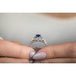 Výrazný prsten Magical Arabella – bílé zlato, safír a brilianty