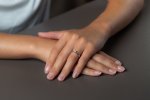 Zásnubní prsten Aimee II, bílé zlato a velký zirkon